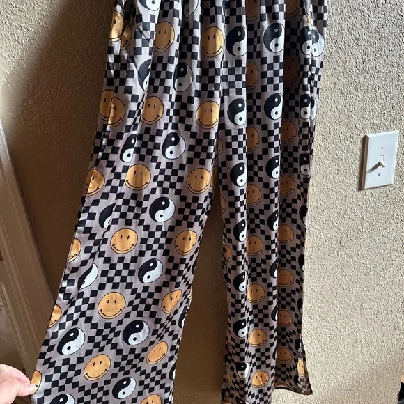 Dressed in LALA Black and White smiley and yingyang pj set - Picture 5 of 10